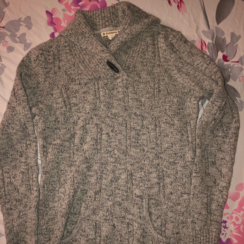 RuffHewen sweater.